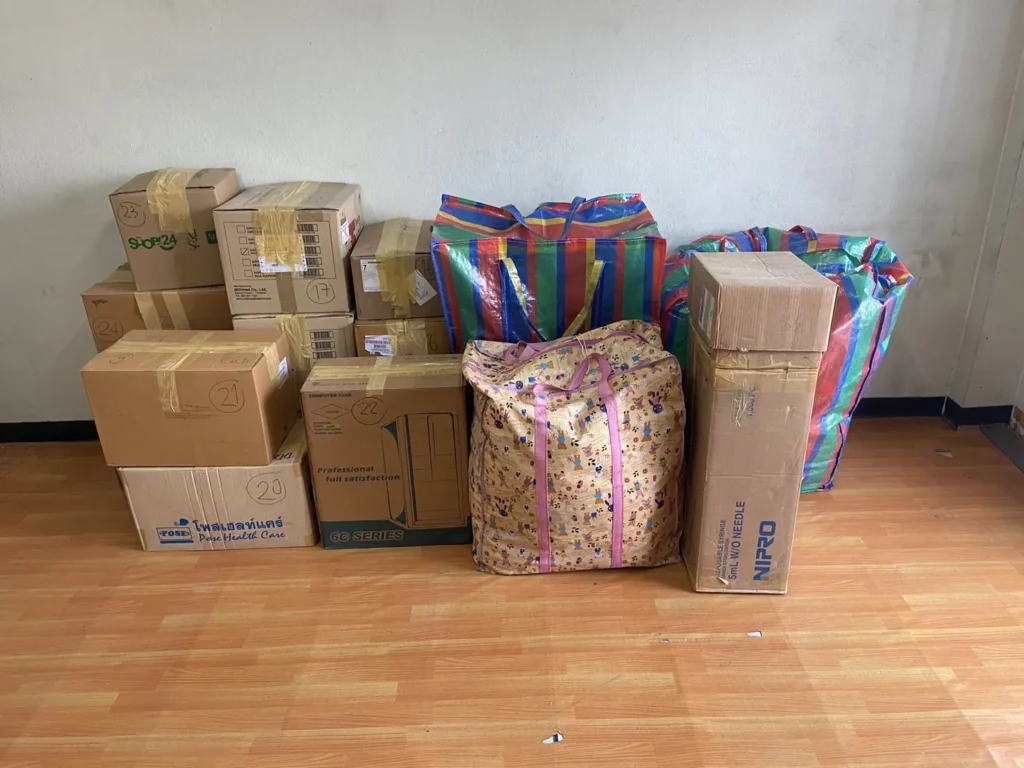 บริการขนย้ายเฟอร์นิเจอร์ปราจีนบุรีกล่องและถุง